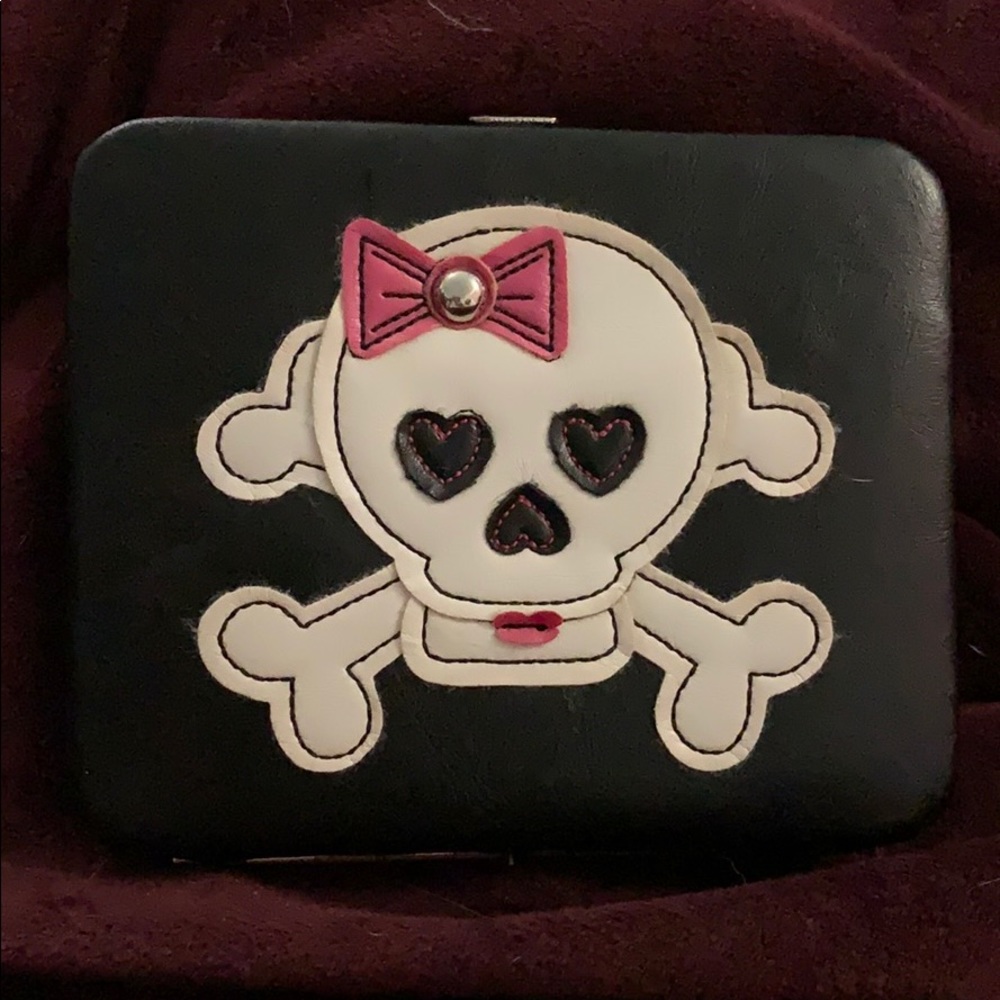 Black with skull hard case wallet.